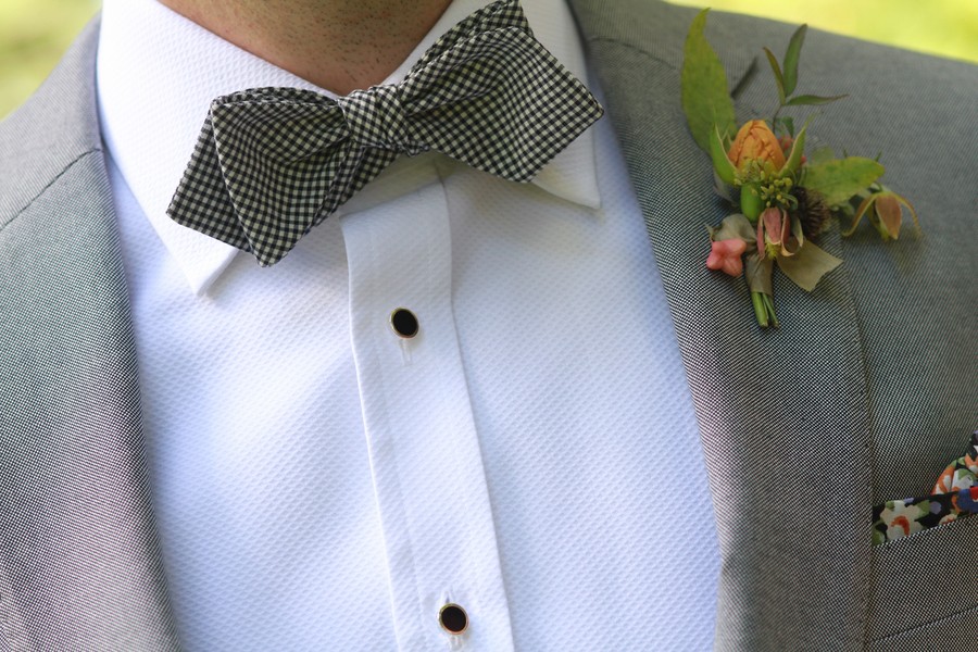 Kostkovaný motýlek Ženich s kostkovaným černobílým motýlkem